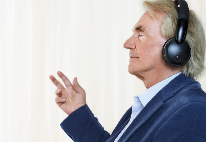 How Music and Movies Can Help Seniors in Alzheimer’s Care